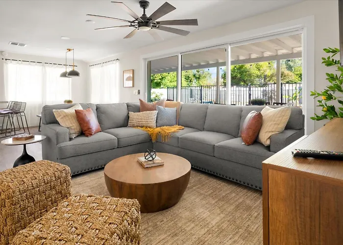 3 Bedroom Paradise Pool Hot Tub Fire Pit Ping Pong Phoenix