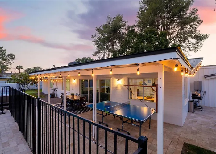 3 Bedroom Paradise Pool Hot Tub Fire Pit Ping Pong Holiday home