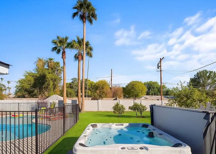 3 Bedroom Paradise Pool Hot Tub Fire Pit Ping Pong Holiday home *