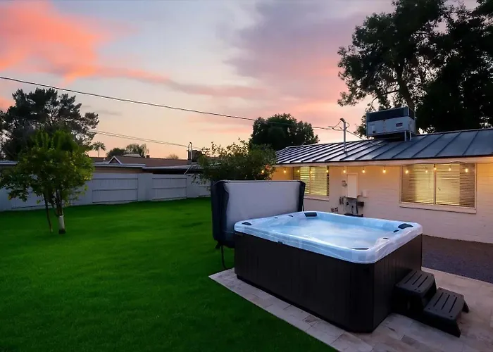 Holiday home 3 Bedroom Paradise Pool Hot Tub Fire Pit Ping Pong Phoenix