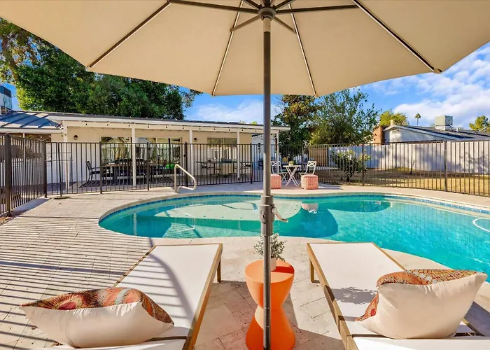 3 Bedroom Paradise Pool Hot Tub Fire Pit Ping Pong Holiday home Phoenix