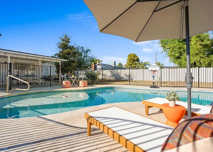Holiday home 3 Bedroom Paradise Pool Hot Tub Fire Pit Ping Pong Phoenix