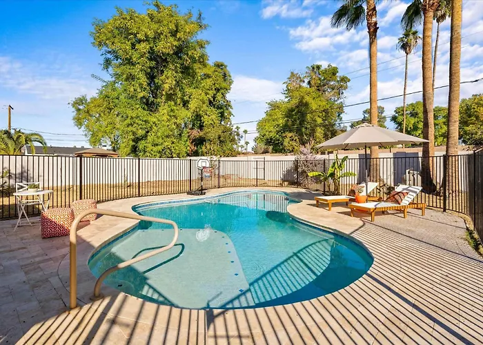 3 Bedroom Paradise Pool Hot Tub Fire Pit Ping Pong Holiday home *